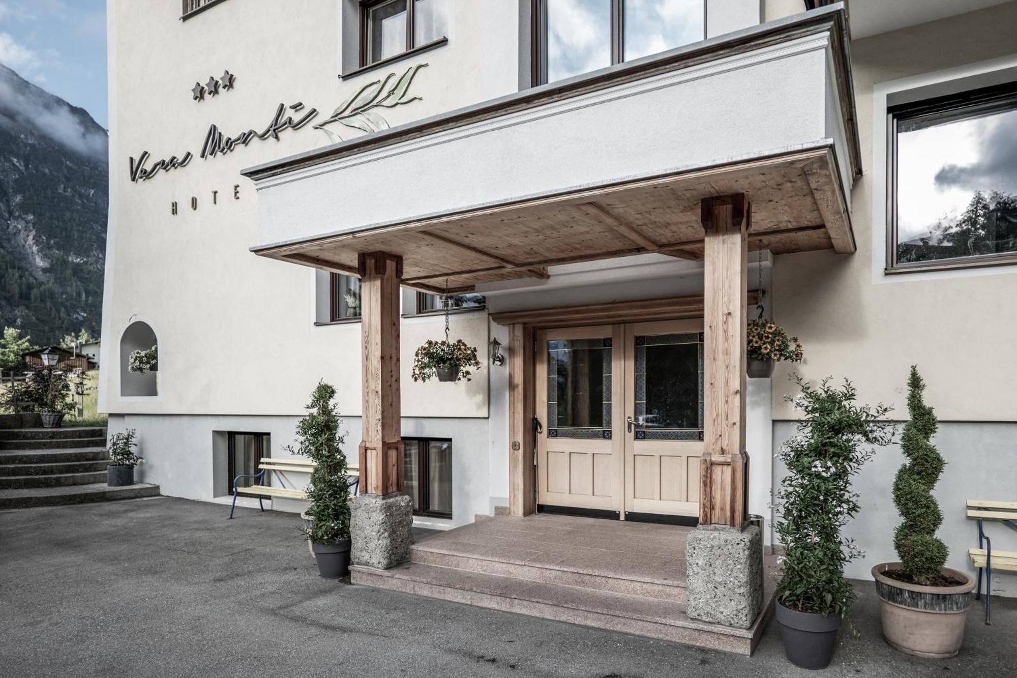 Vera Monti Hotel Holzgau Exterior photo