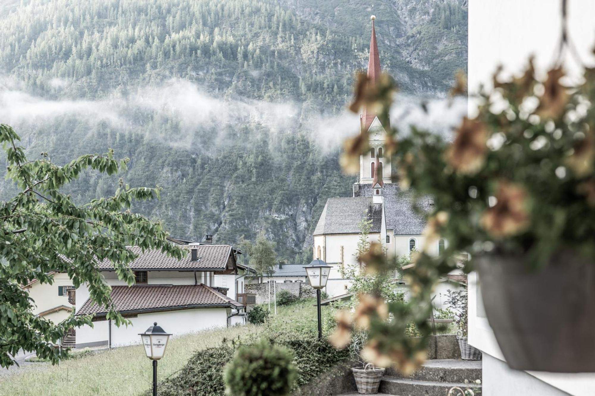 Vera Monti Hotel Holzgau Exterior photo